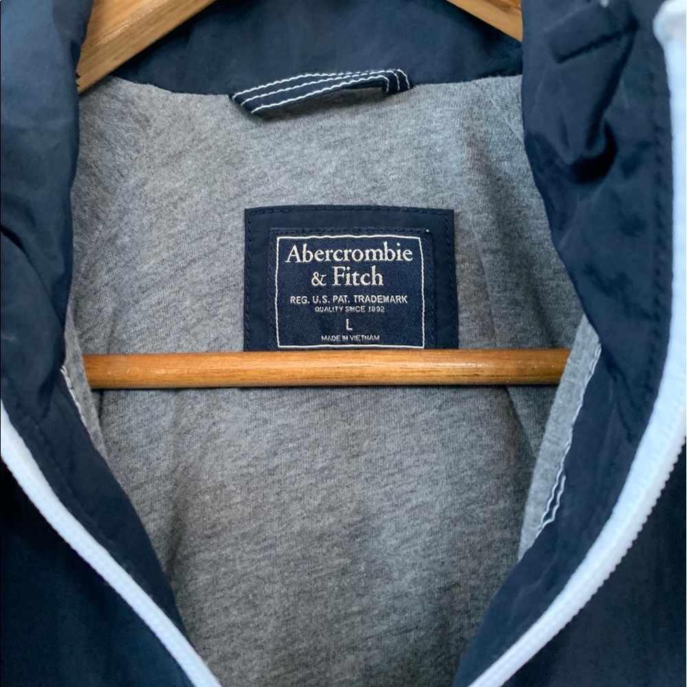 Abercrombie and Fitch cropped jacket. Navy. Size:L - Picture 2 of 2